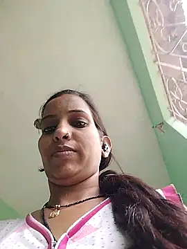 Snapshot of Hotty-Nidhi chatting on 03/20/25, 06:08 Hotty-Nidhi online show from 03/20/25, 06:08