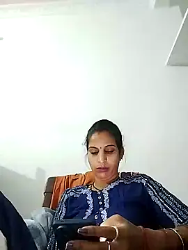 Snapshot of Hotty-Nidhi chatting on 03/20/25, 01:37 Hotty-Nidhi online show from 03/20/25, 01:37