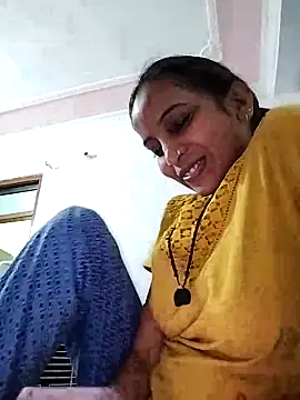 Snapshot of Hotty-Nidhi chatting on 03/21/25, 02:07 Hotty-Nidhi online show from 03/21/25, 02:07