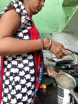Snapshot of Hotty-Nidhi chatting on 09/11/25, 04:12 Hotty-Nidhi online show from 09/11/25, 04:12
