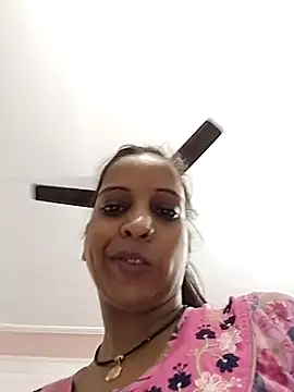 Snapshot of Hotty-Nidhi chatting on 09/19/25, 03:52 Hotty-Nidhi online show from 09/19/25, 03:52