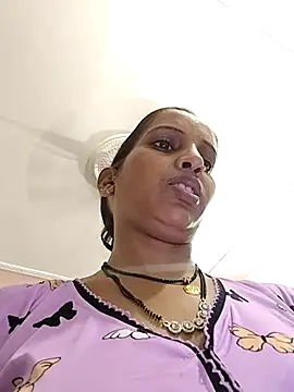 Snapshot of Hotty-Nidhi chatting on 10/03/25, 05:32 Hotty-Nidhi online show from 10/03/25, 05:32