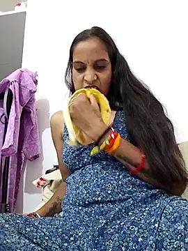 Snapshot of Hotty-Nidhi chatting on 10/05/25, 07:28 Hotty-Nidhi online show from 10/05/25, 07:28
