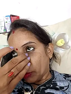 Snapshot of Hotty-Nidhi chatting on 10/08/25, 03:09 Hotty-Nidhi online show from 10/08/25, 03:09