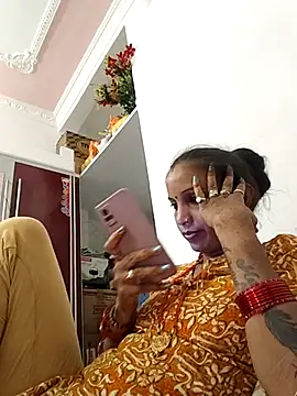 Snapshot of Hotty-Nidhi chatting on 10/14/25, 03:57 Hotty-Nidhi online show from 10/14/25, 03:57