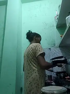 Snapshot of Hotty-Nidhi chatting on 10/15/25, 05:24 Hotty-Nidhi online show from 10/15/25, 05:24