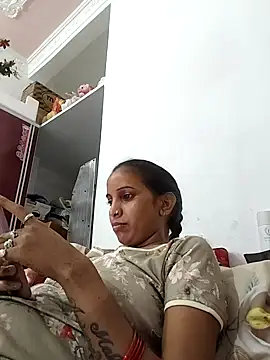 Snapshot of Hotty-Nidhi chatting on 10/16/25, 06:20 Hotty-Nidhi online show from 10/16/25, 06:20