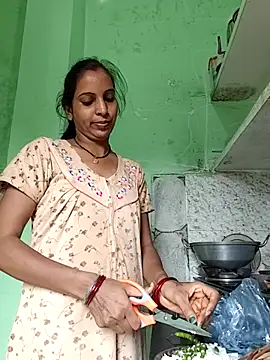 Snapshot of Hotty-Nidhi chatting on 10/19/25, 04:46 Hotty-Nidhi online show from 10/19/25, 04:46
