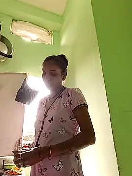 Snapshot of Hotty-Nidhi chatting on 10/20/25, 04:57 Hotty-Nidhi online show from 10/20/25, 04:57