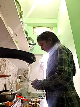 Hotty-Nidhi online show from 12/22/25, 04:53