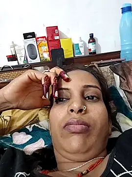 Hotty-Nidhi online show from 02/18/26, 03:02