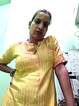 Hotty-Nidhi online show from 03/04/26, 04:46