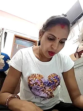 Hotty-Nidhi online show from 04/03/26, 05:44