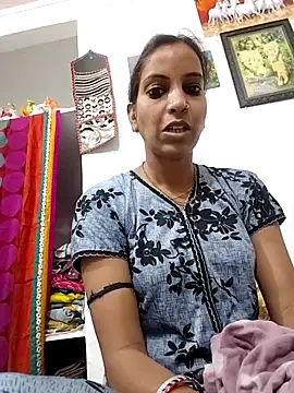 Hotty-Nidhi online show from 04/15/26, 03:24