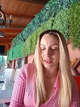 Snapshot of AlexisWhit chatting on 05/16/26, 10:36 AlexisWhit online show from 05/16/26, 10:36