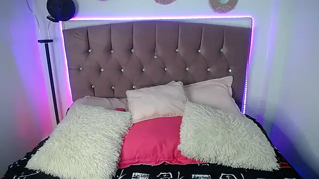 charlotte walker1 online show from 03/16/25, 01:28