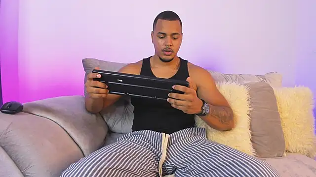 Snapshot of AshtonnSummer chatting on 11/14/25, 08:29 AshtonnSummer online show from 11/14/25, 08:29