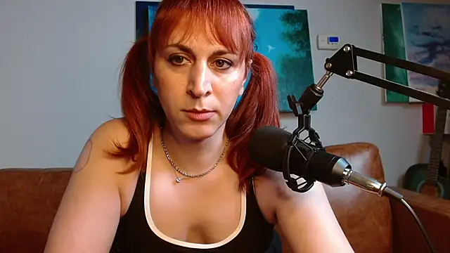 Snapshot of ChewyCandy chatting on 10/29/25, 11:50 ChewyCandy online show from 10/29/25, 11:50