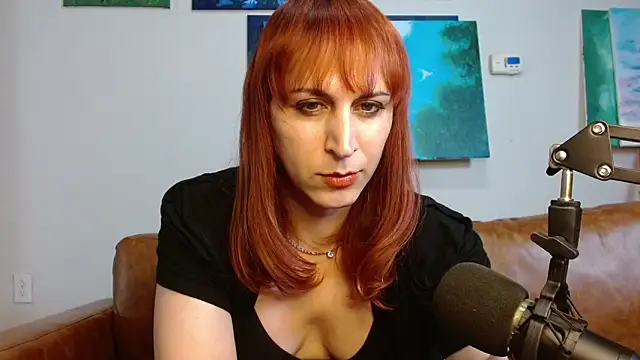 Snapshot of ChewyCandy chatting on 10/31/25, 01:39 ChewyCandy online show from 10/31/25, 01:39