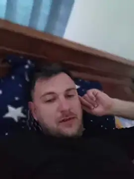 Snapshot of hugedickedd chatting on 05/19/26, 04:41 hugedickedd online show from 05/19/26, 04:41