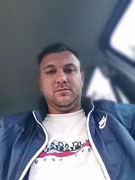 Snapshot of hugedickedd chatting on 06/05/26, 05:40 hugedickedd online show from 06/05/26, 05:40