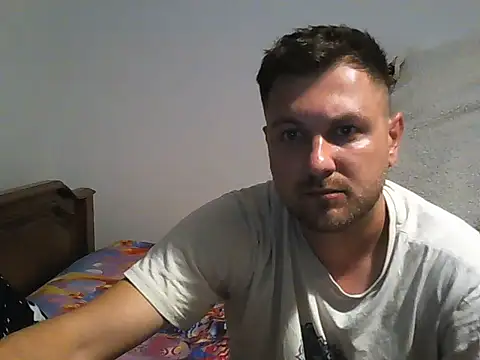 Snapshot of hugedickedd chatting on 06/09/26, 07:47 hugedickedd online show from 06/09/26, 07:47