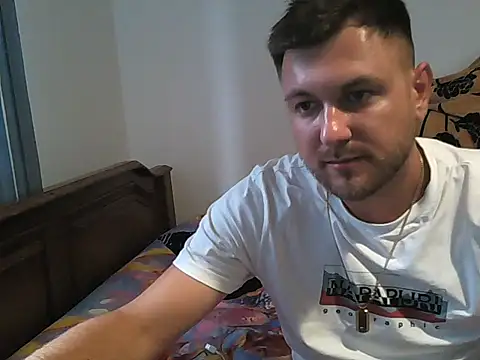 Snapshot of hugedickedd chatting on 06/11/26, 02:15 hugedickedd online show from 06/11/26, 02:15