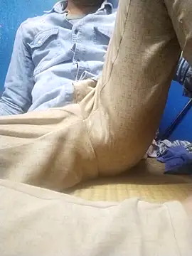 Snapshot of Bbbbssssrrrr chatting on 03/11/26, 01:39 Bbbbssssrrrr online show from 03/11/26, 01:39