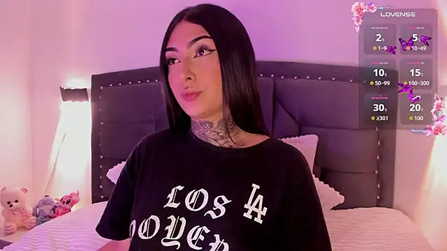 Lilith Thompson online show from 10/10/25, 05:06