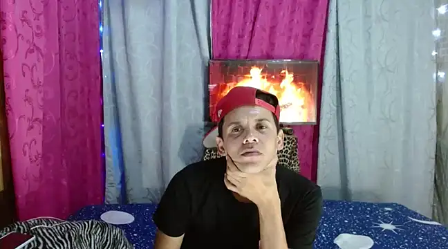 Snapshot of Hidden_Fantasies chatting on 03/19/25, 12:48 Hidden Fantasies online show from 03/19/25, 12:48