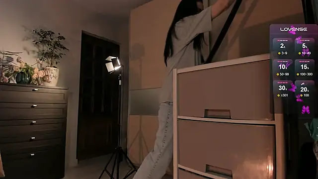 Viki Bellson online show from 03/13/25, 03:28