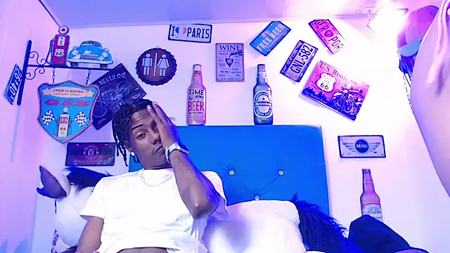 lili roussi online show from 10/25/25, 12:18