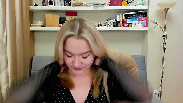 Kara Smith  online show from 02/19/25, 10:20