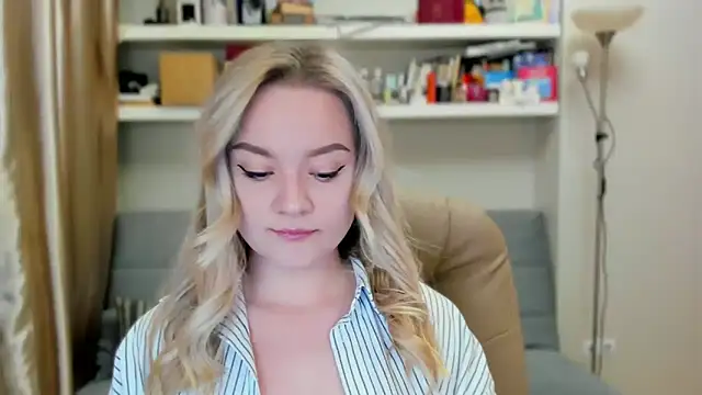 Kara Smith  online show from 10/12/25, 10:42