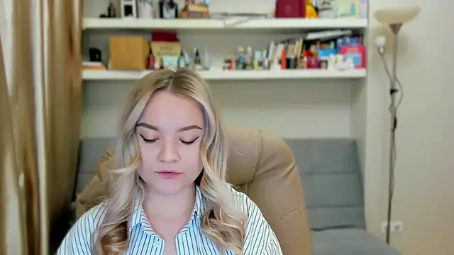 Kara Smith  online show from 10/26/25, 10:36