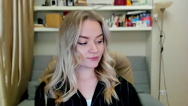 Kara Smith  online show from 11/08/25, 12:44