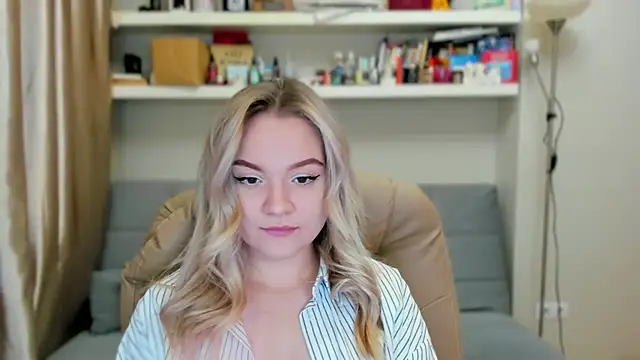 Kara Smith  online show from 11/09/25, 10:30