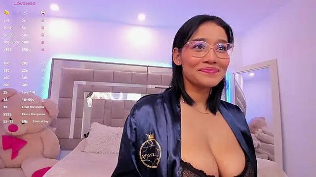 Snapshot of anya_ford chatting on 03/10/25, 12:37 anya ford online show from 03/10/25, 12:37