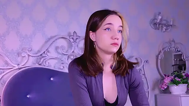 Gia Riccardo online show from 10/14/25, 05:52