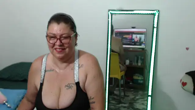 Snapshot of Olgahunder chatting on 04/30/26, 03:24 Olgahunder online show from 04/30/26, 03:24