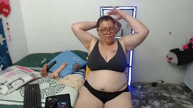 Snapshot of Olgahunder chatting on 05/03/26, 04:46 Olgahunder online show from 05/03/26, 04:46