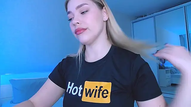 Snapshot of DIANAxxxDIAMOND chatting on 10/13/25, 08:03 DIANAxxxDIAMOND online show from 10/13/25, 08:03