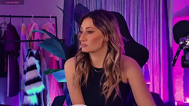 SarahAlluring online show from 04/22/26, 01:12