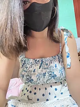 Snapshot of lustyindiancouple chatting on 10/04/25, 03:43 lustyindiancouple online show from 10/04/25, 03:43