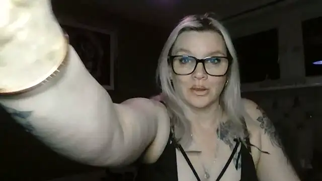 Snapshot of Curvy-Cleo chatting on 03/14/25, 10:16 Curvy-Cleo online show from 03/14/25, 10:16