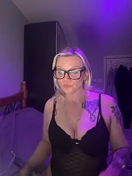 Curvy-Cleo online show from 02/17/26, 09:43