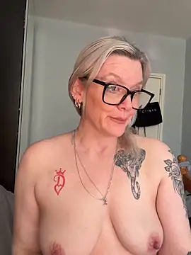 Curvy-Cleo online show from 02/25/26, 10:47