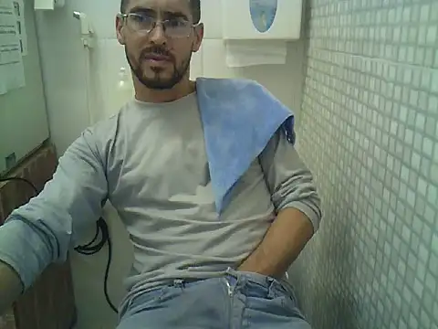 Snapshot of pdasgyn chatting on 09/18/25, 04:53 pdasgyn online show from 09/18/25, 04:53