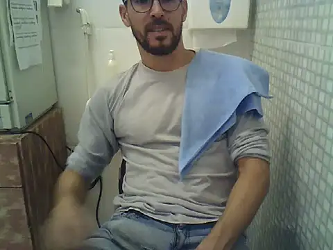 Snapshot of pdasgyn chatting on 09/29/25, 01:38 pdasgyn online show from 09/29/25, 01:38