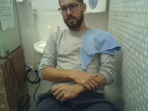 Snapshot of pdasgyn chatting on 10/29/25, 07:15 pdasgyn online show from 10/29/25, 07:15